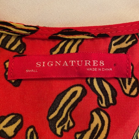 Signatures Long sleeve v-neck crop top- size small - Picture 6 of 11